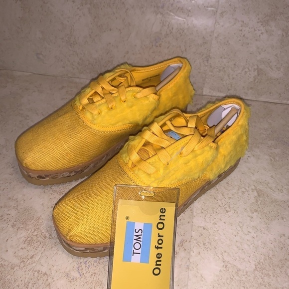 Toms Limited Edition Rare Yellow Big Bird Sesame Street Sneakers Size 6 - Picture 3 of 7